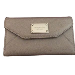 Micheal Kors silver saffiano mobile wristlet iPhone 5 case